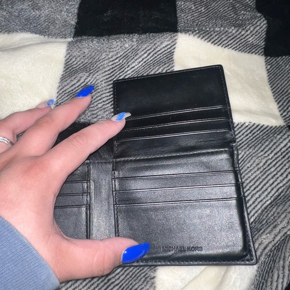 Micheal kors wallet - Picture 3 of 4
